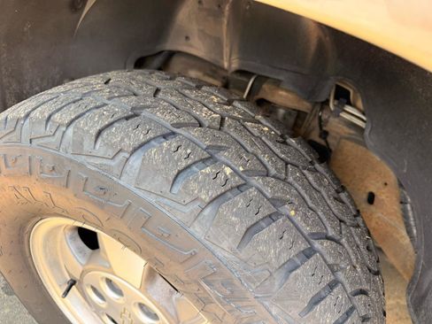Used 2002 Chevrolet Suburban LS RWD image 5