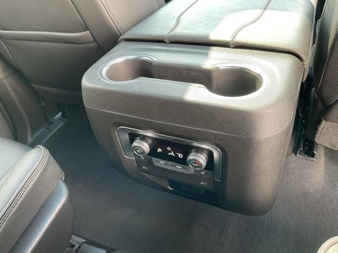 Used 2025 GMC Yukon Denali w/ Sun & Power Step Package AWD/4WD image 18