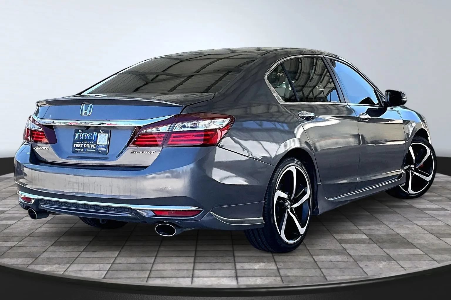 Used 2017 Honda Accord Sport image 6