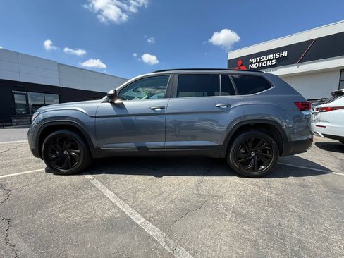 Used 2023 Volkswagen Atlas SE w/ Black Wheel Package FWD image 5