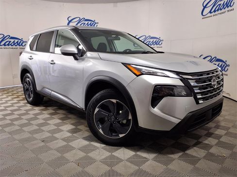 Used 2024 Nissan Rogue SV image 1