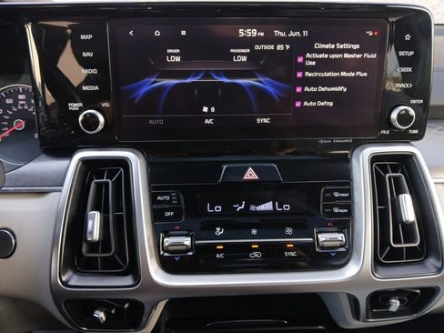 Used 2022 Kia Sorento S w/ Panoramic Sunroof Package FWD image 4