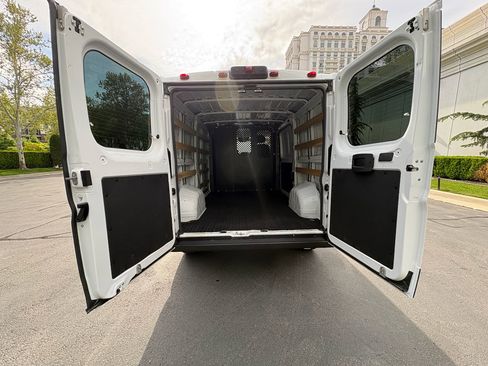 Used 2025 RAM ProMaster 2500 w/ U-Haul Equipment Group FWD image 28