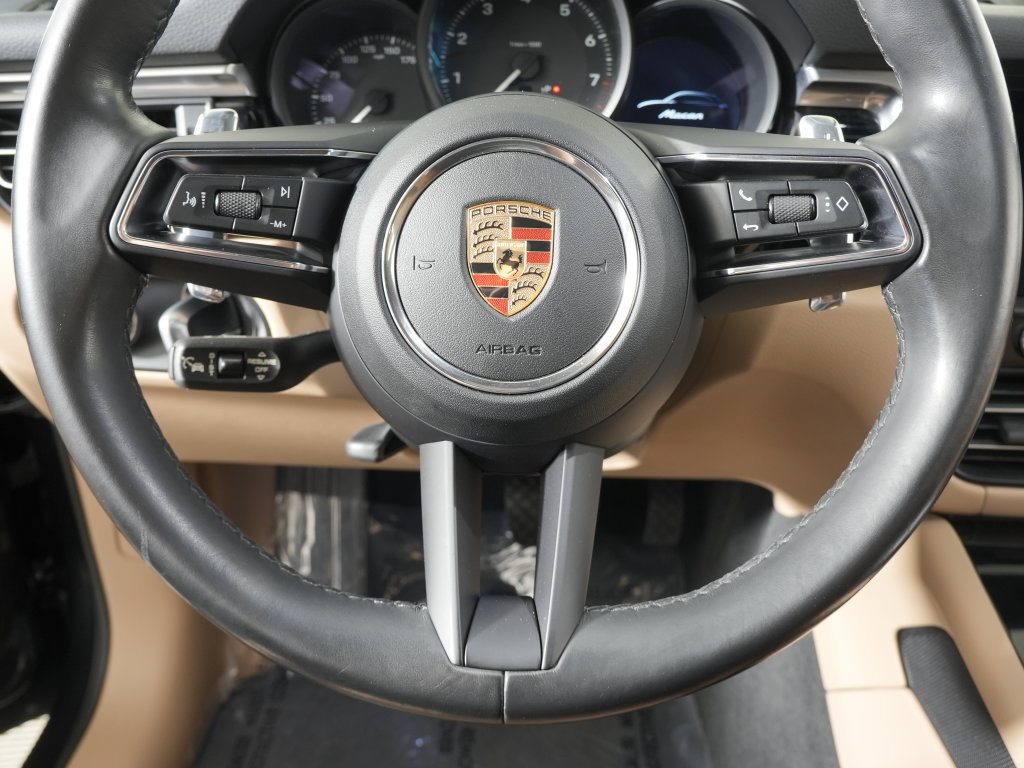 Certified 2023 Porsche Macan AWD/4WD image 25