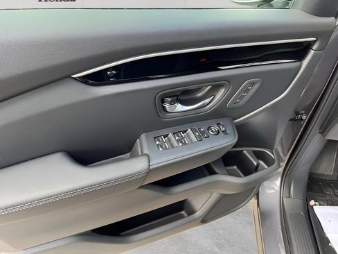 Used 2025 Honda Pilot EX-L image 12