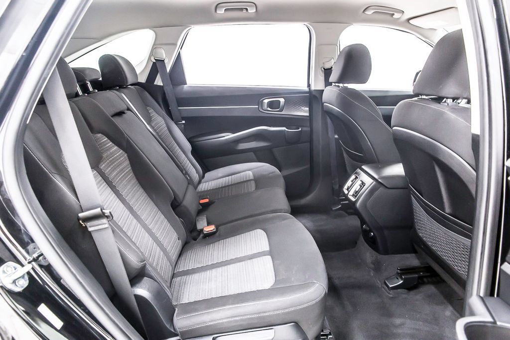 Used 2023 Kia Sorento LX FWD image 32