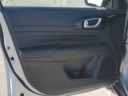 New 2026 Jeep Compass Latitude image 19