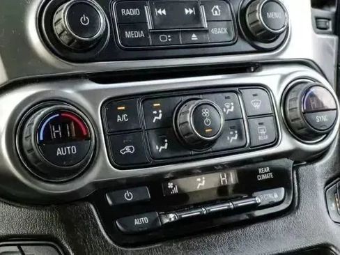 Used 2019 Chevrolet Suburban LT AWD/4WD image 38