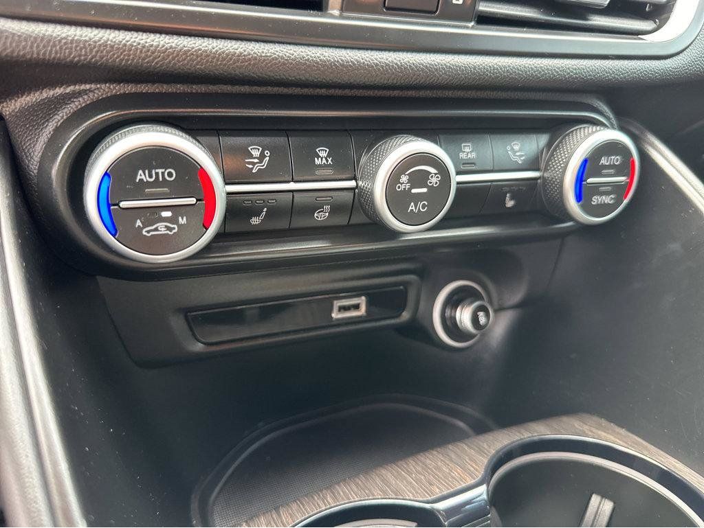 Used 2022 Alfa Romeo Giulia Ti AWD/4WD image 25