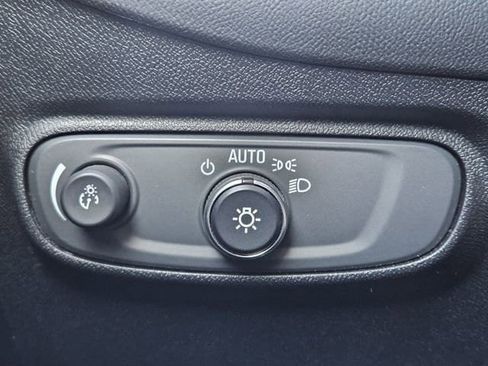 Used 2018 Chevrolet Equinox LT image 22