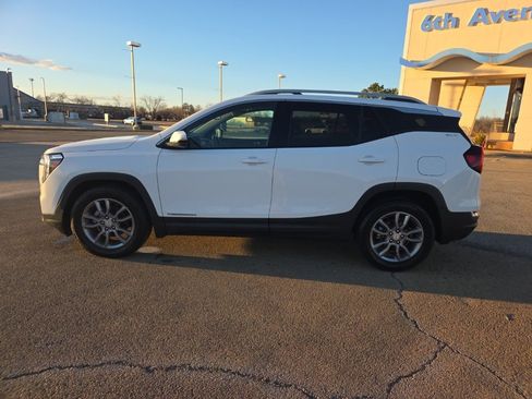 Used 2023 GMC Terrain SLT image 8
