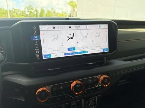 Used 2025 Jeep Gladiator Mojave AWD/4WD image 12