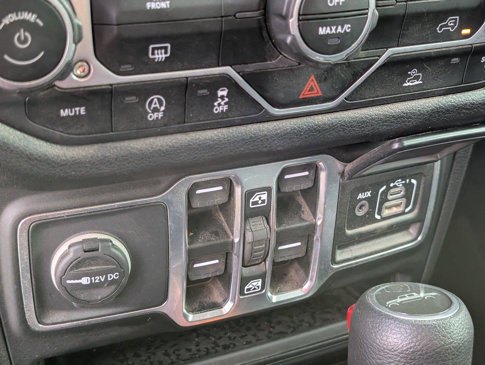 Used 2025 Jeep Gladiator Sport AWD/4WD image 22