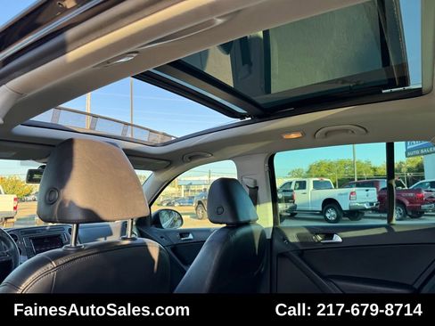 Used 2017 Volkswagen Tiguan SEL image 48