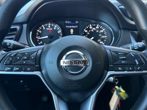 Used 2020 Nissan Rogue S FWD image 25