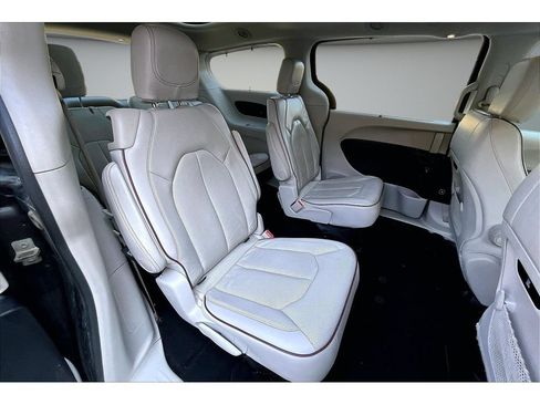 Used 2020 Chrysler Pacifica Limited FWD image 42