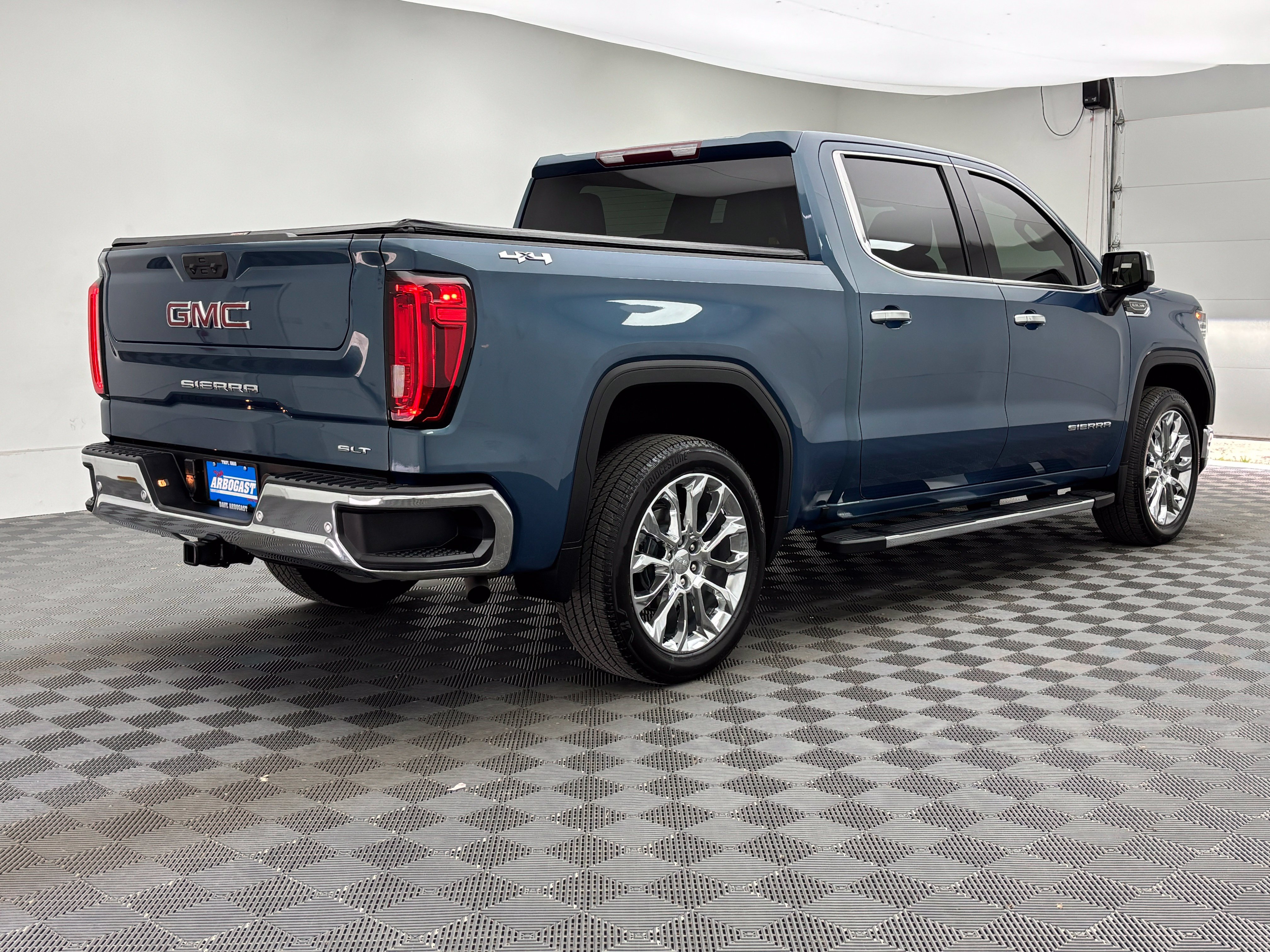Used 2024 GMC Sierra 1500 SLT w/ SLT Convenience Package AWD/4WD image 7