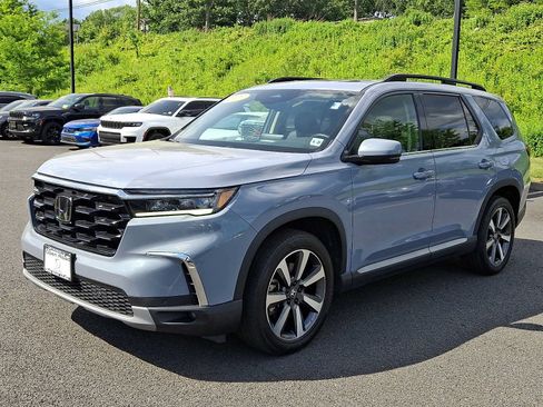 Used 2023 Honda Pilot Touring image 3