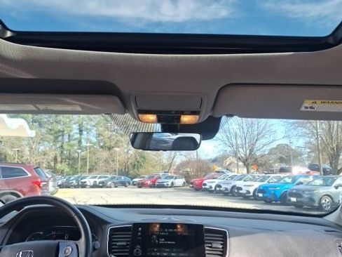 Used 2019 Honda Pilot Touring image 32