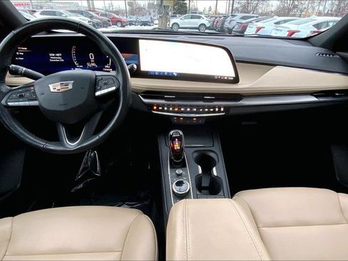 Used 2024 Cadillac XT4 Luxury w/ Cold Weather Package image 15