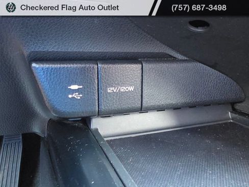 Used 2018 Toyota Camry SE w/ Moonroof Package FWD image 17