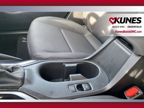 Used 2025 Toyota Corolla LE image 27