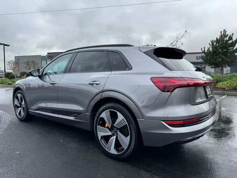 Used 2022 Audi e-tron Premium Plus w/ Premium Plus Package image 7