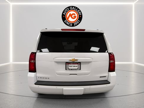 Used 2018 Chevrolet Tahoe LT w/ Luxury Package RWD image 12
