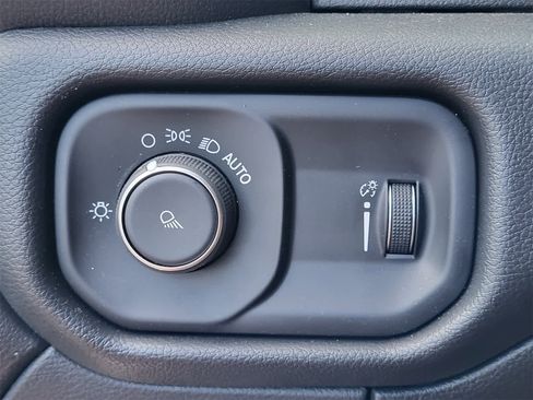 Used 2024 RAM 2500 Tradesman w/ Chrome Appearance Group image 21