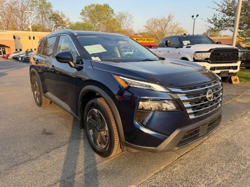 Used 2024 Nissan Rogue SV w/ SV Premium Package image 1