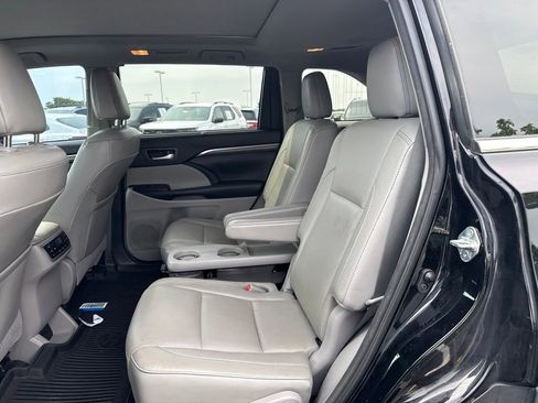 Used 2018 Toyota Highlander Limited Platinum AWD/4WD image 15