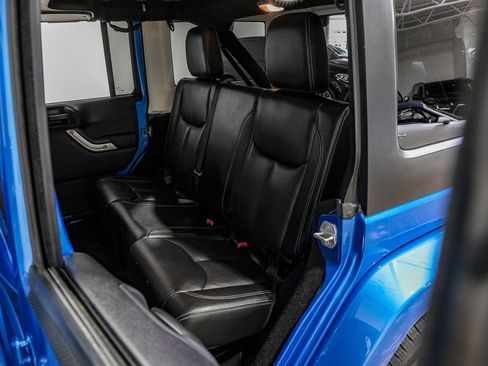 Used 2015 Jeep Wrangler Unlimited Sahara w/ Connectivity Group AWD/4WD image 34