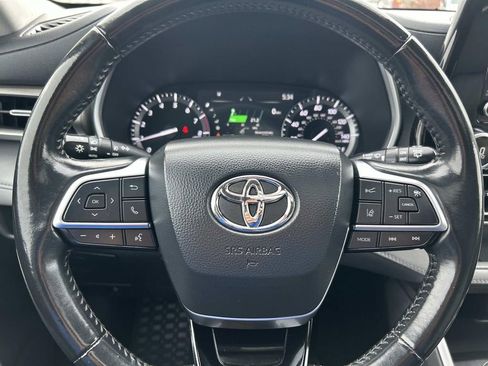 Used 2021 Toyota Highlander XLE image 32