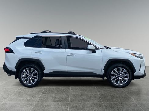 Used 2023 Toyota RAV4 XLE Premium FWD image 6