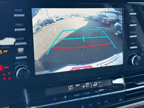 Used 2024 Toyota Sienna XLE image 20