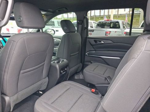 Used 2025 Chevrolet Traverse LT FWD image 7