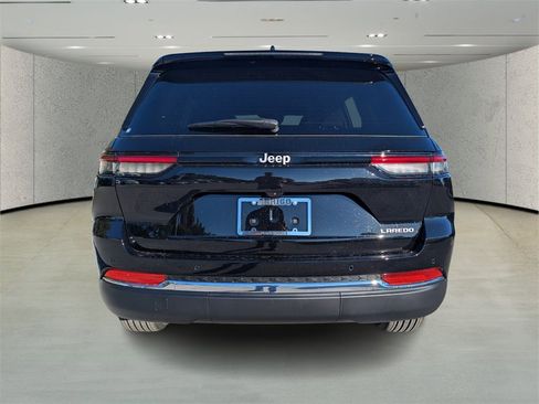 New 2025 Jeep Grand Cherokee Laredo image 5