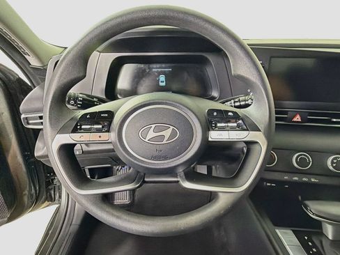 Used 2025 Hyundai Elantra SE FWD image 15