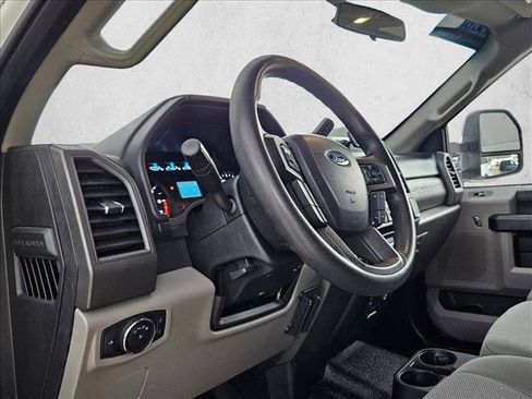 Used 2018 Ford F250 XL w/ STX Appearance Package AWD/4WD image 9