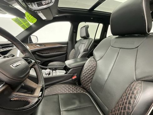 Used 2022 Jeep Grand Cherokee Summit w/ Luxury Tech Group V image 6