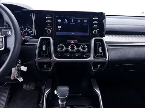 Used 2022 Kia Sorento LX AWD/4WD image 5