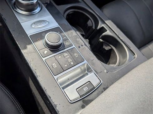 Used 2020 Land Rover Discovery Landmark image 26