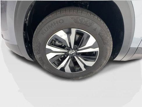Used 2025 Volkswagen Atlas SE FWD image 12