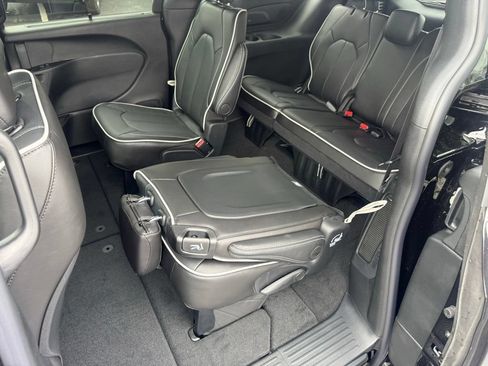 New 2027 Chrysler Pacifica Limited w/ S Appearance Package AWD/4WD image 31