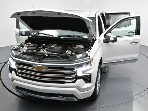 Used 2022 Chevrolet Silverado 1500 High Country w/ High Country Premium Package AWD/4WD image 42