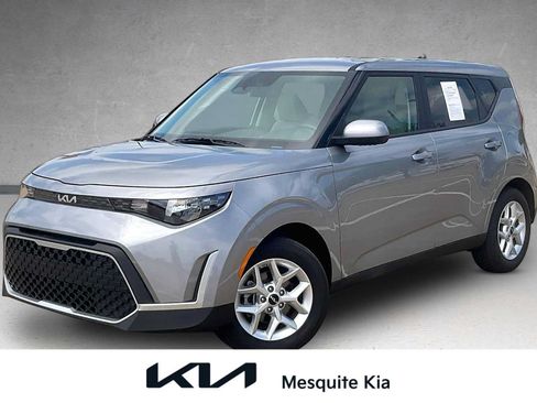 Used 2025 Kia Soul LX w/ LX Technology Package FWD image 1