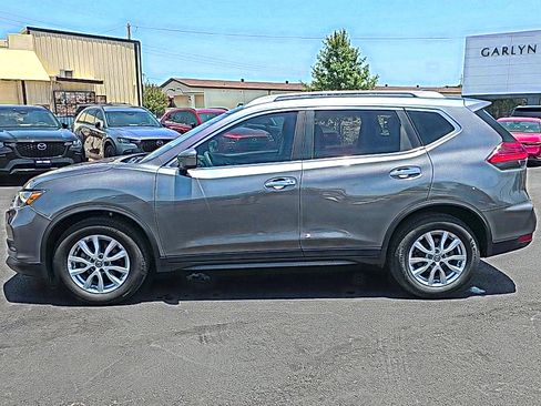 Used 2017 Nissan Rogue SV FWD image 4