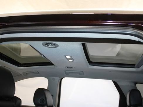 Used 2021 Buick Enclave Avenir w/ Avenir Technology Package AWD/4WD image 13