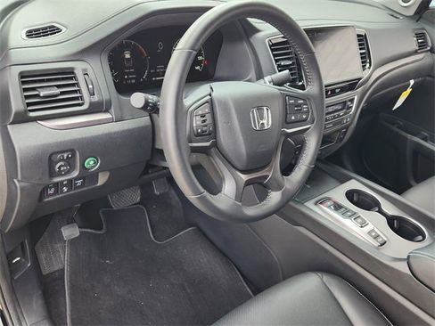 Certified 2025 Honda Ridgeline RTL image 2
