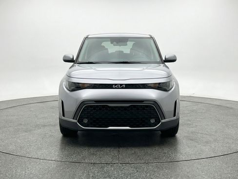 Used 2025 Kia Soul LX w/ LX Technology Package FWD image 2